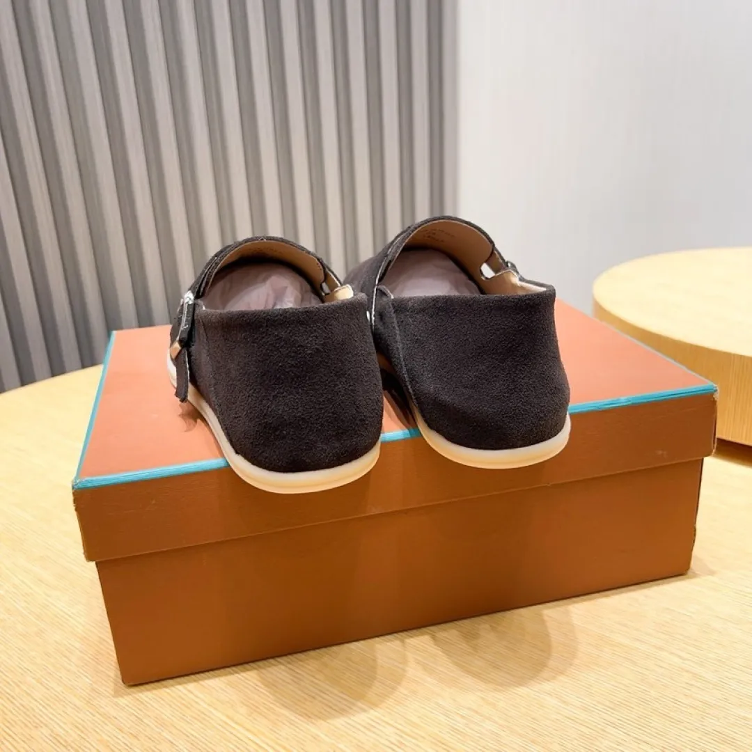 Factory price 420💰[loro piana] 2025 new moccasins, popular casual sneakers for street men. The shoes are made of first-layer suede leather uppers with rubber soles. They are classic. The complex craftsmanship and meticulous structure make the shoes light and soft, allowing you to walk comfortably and freely. Perfect for summer wear. Yardage: 38-45.